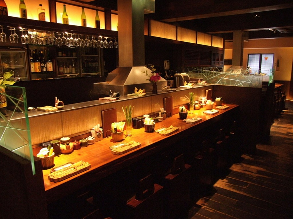 串の坊ならではの臨場感あふれるカウンター席