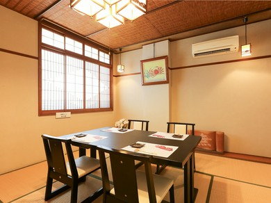 人数や目的に合わせて選べ、大切な時間を過ごせる個室