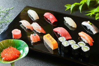 一貫ごとに感じられ、産地と職人の手仕事が紡ぐ豊かな味わいの『寿司』