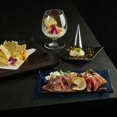 旬の食材を使った、お酒の味わいを引き立てる多彩な一品料理