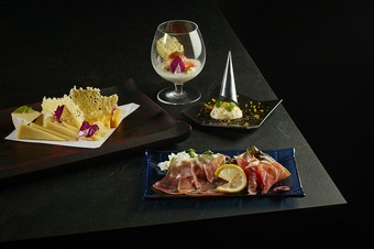 旬の食材を使った、お酒の味わいを引き立てる多彩な一品料理