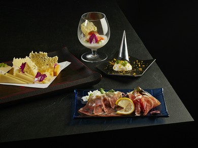 旬の食材を使った、お酒の味わいを引き立てる多彩な一品料理