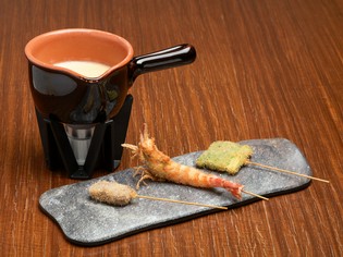 食感の決め手となるパン粉とジューシーな国産牛