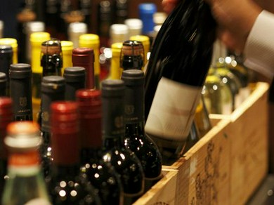 ワインを片手に