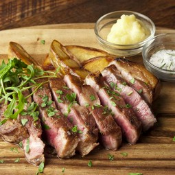 新潟産雪室熟成豚　肩ロースの炭火焼