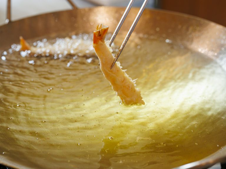 銀座の一人グルメにも人気。高級店の天ぷらを自然体で楽しめる