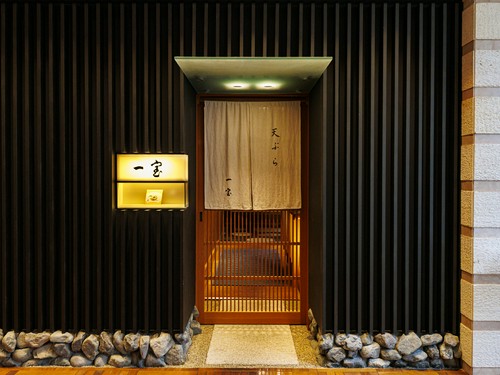 本店は1850年に「天寅」の屋号で創業した大阪最古の天ぷら店