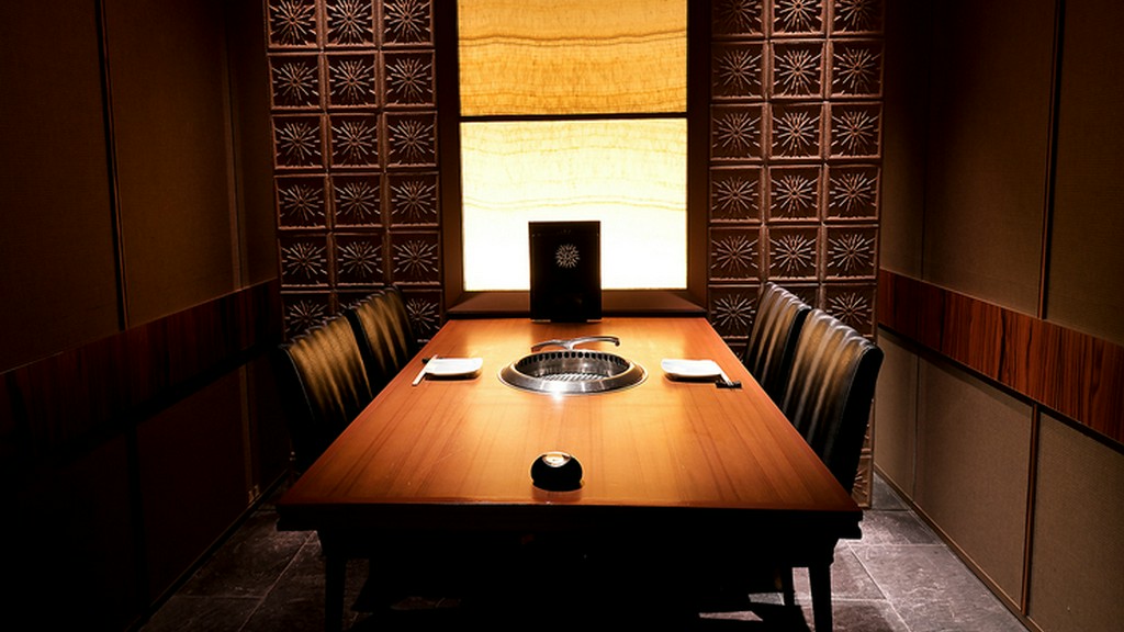 ビルまるごと一棟が特別な空間に。ラグジュアリーな焼肉店