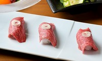 焼肉とはまた、ひと味違う肉の旨みを満喫『肉寿司』