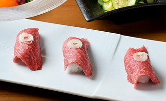 焼肉とはまた、ひと味違う肉の旨みを満喫『肉寿司』