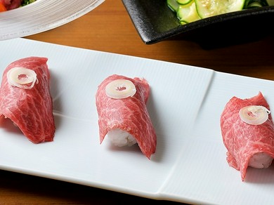 焼肉とはまた、ひと味違う肉の旨みを満喫『肉寿司』