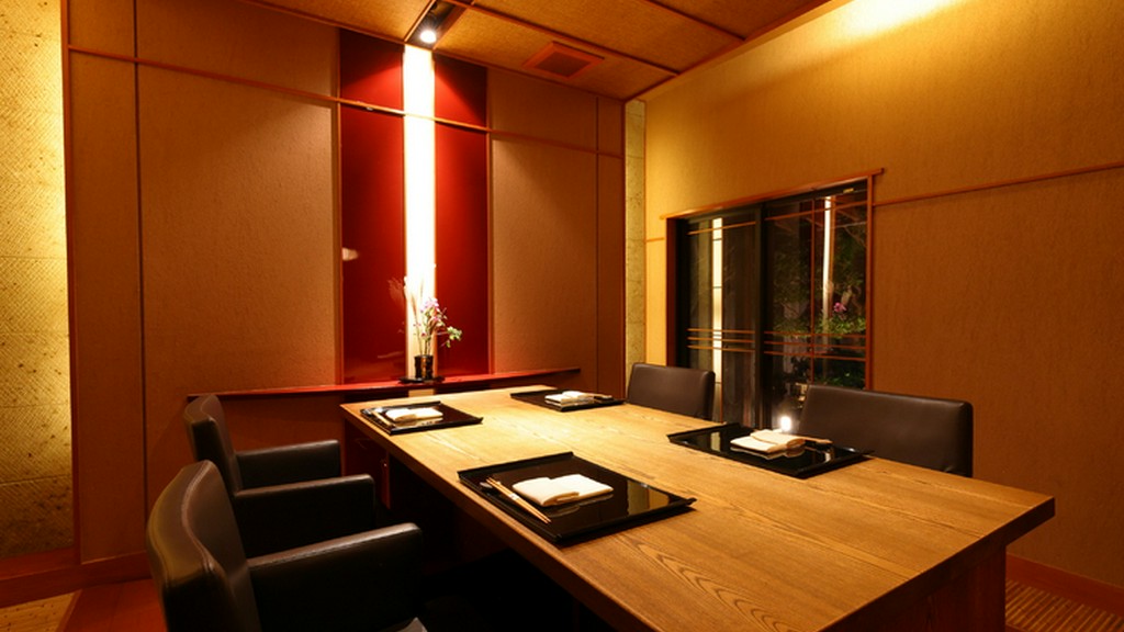 全席が完全個室。母屋と離れに趣が異なる部屋をゆったり設え