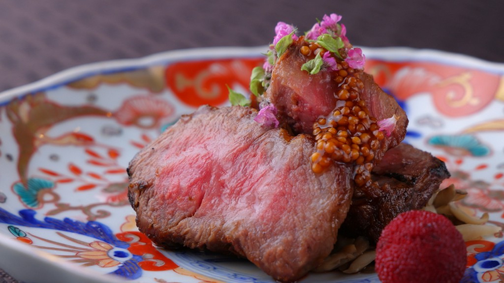 季節の料理に合う日本酒が充実し、プレミアム銘柄がずらり