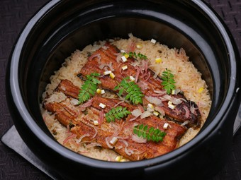 ご飯一粒ごとに鰻の旨みが宿る『鰻の土鍋炊き込みご飯』