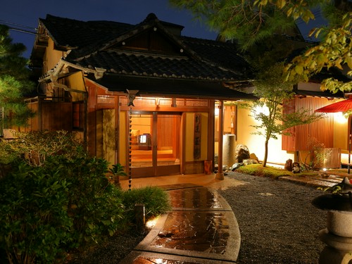 店名【玉家】は「玉（ぎょく）が集まる家」に由来