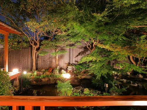 四季折々の庭の眺めも、食事中の大きな楽しみに！