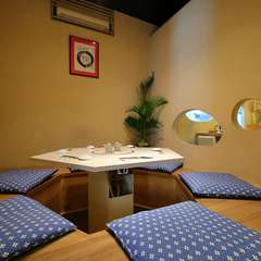 お忍びでの利用もできる、趣きある個室を完備