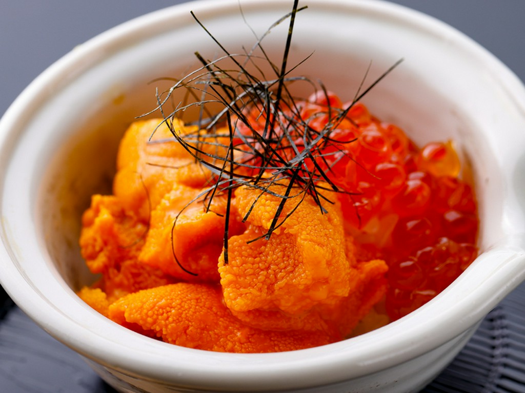 天然ウニと特製いくらの絶品丼『名物ウニいくら丼』