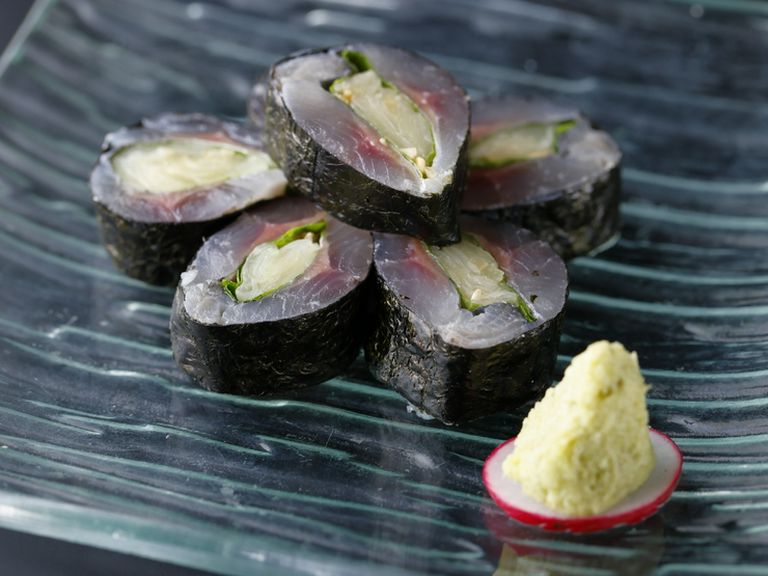 店独自の風味を楽しむ『小肌ガリ巻』