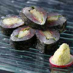 店独自の風味を楽しむ『小肌ガリ巻』