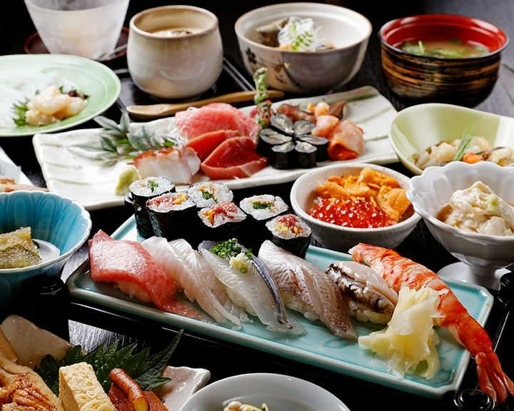 店主渾身の握りで和の真髄を堪能できる『コース』