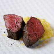 氷見牛の柔らかさと深みのある味わい、舌の上でとろけるような食感を楽しめます。「インカのめざめ」を使用したマッシュポテトを添えることで、クリーミーでコクのある甘みが氷見牛のおいしさを際立たせてくれます。