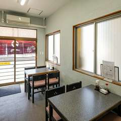 全60席で幅広いシーンに対応。居心地の良いアットホームな店内