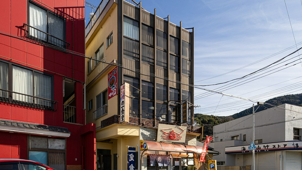 大型バスでの来店も可能。漁港から水揚げされた魚介類を堪能