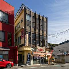 大型バスでの来店も可能。漁港から水揚げされた魚介類を堪能