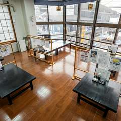 足を伸ばしてゆったりと、眼下に広がる駿河湾を眺めながら食事