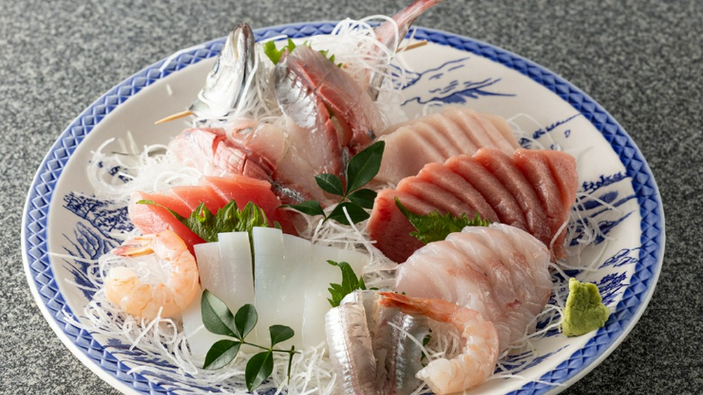 仲間とシェアも可能。店主の目利きで厳選した、旬の魚介類の盛り合わせ『刺身盛り合わせ』