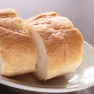 アヒージョに必須のパンです。人数分忘れずご注文ください。