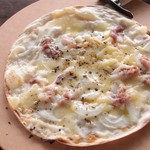 フル935円 ハーフ605円 人気No1!!1人で1枚食べる人もいる絶品ピザです!