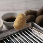 カマンベールチーズ串　自家製ブルーベリージャム添え