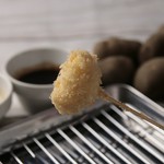 白黴タイプのカマンベール熱が入るとトロッととろけます。そこに自家製ブルーベリージャムがマッチしてお口の中が幸せです！