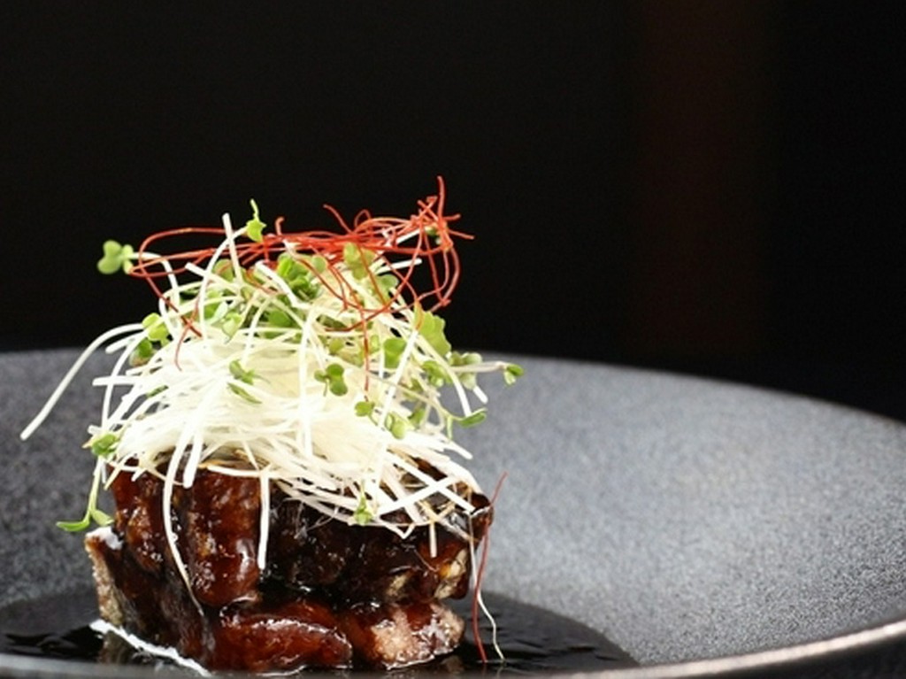 ジュワッとジューシーな『黒酢の酢豚』