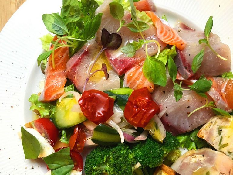 ゲストの期待に応えてくれる嬉しい一皿『カルパッチョと前菜のハーフ&ハーフ』