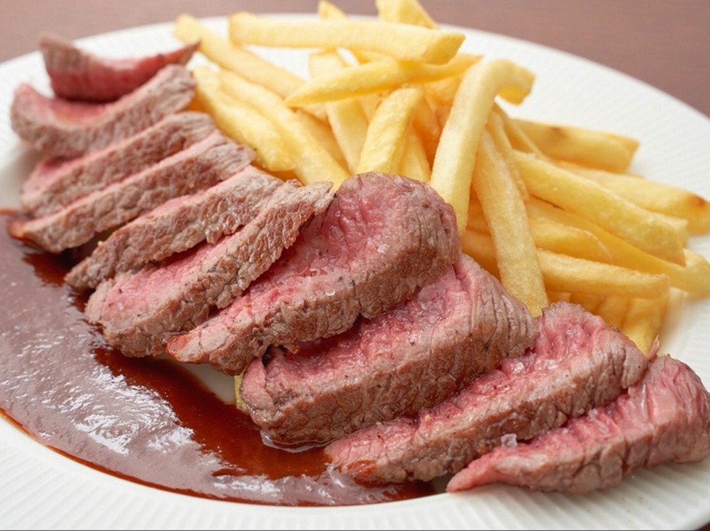 ジューシーで柔らかな肉の旨みを堪能できる『黒毛和牛のタリアータ』