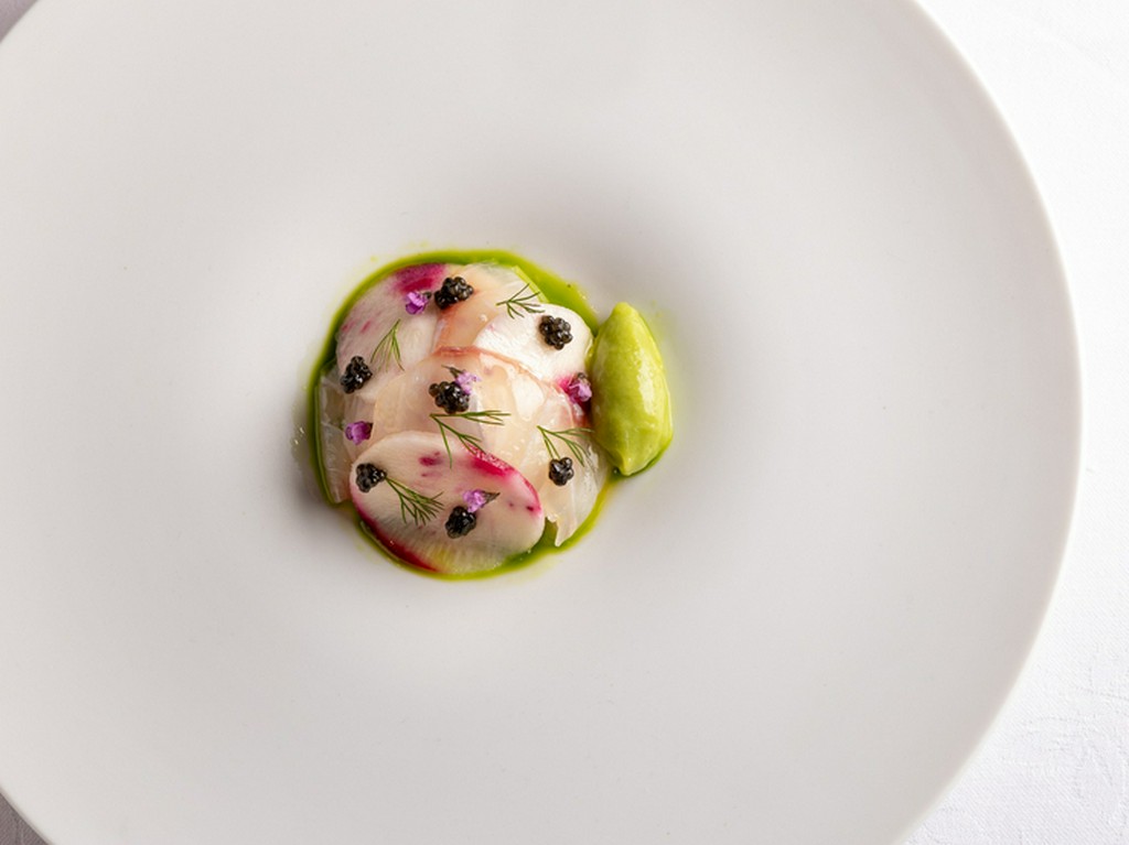 その日の食材たちとシェフが紡ぐ、一期一会の贅沢