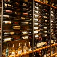 食を彩る酒もこだわりの逸品を用意。ワインはイタリア産を中心に珠玉の品を用意。なかには普段手に取る機会の無い、希少な一本まで。【リストランテ　フォンタナ】ならではのラインナップを楽しめます。