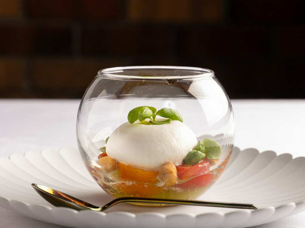 各地の生産者より届けられる、こだわりの食材たち