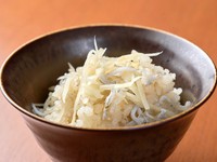 新潟の厳選米に季節の食材を合わせた『土鍋ごはん』 