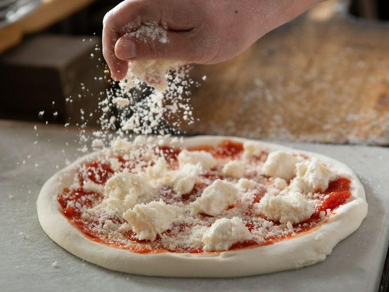 店のシンボル的な存在。薪窯で焼きあげる、本格的ナポリピッツァ