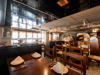 二人の会話も自然と弾む、カジュアルな雰囲気が魅力