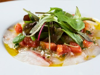 シンプルだからこそ、素材のおいしさがわかる逸品『三崎港直送　本日の鮮魚のカルパッチョ』