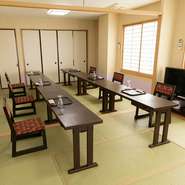 両家の顔合わせや、家族の誕生会など、お祝いの席に最適な個室。イス席も可能で、ご年配の方にも優しいお席です。旅館ならではの上質のサービスを受けながら、日本料理を嗜むひととき。