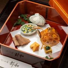 季節の味覚や、京料理の伝統の味を味わう。心ゆくまで堪能できる『フルコース京会席』