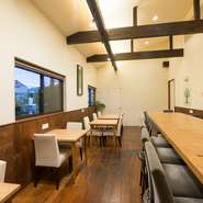 女性一人でもご来店頂けるおしゃれな店内。
老若男女問わず幅広い年代のお客様がご来店頂いております。