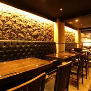 誕生日などには、とっておきの日の食事を贅沢に彩るコースメニューがオススメ。レアで素材の旨みをそのままに味わいたいステーキは、銘柄や部位、グラム数が選べるのが魅力です。