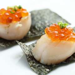 イクラ醤油漬けと帆立の磯部巻き　1P